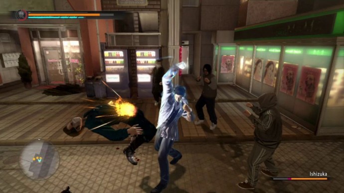 Yakuza 5 Kiryu met un uppercut à Ishizuka