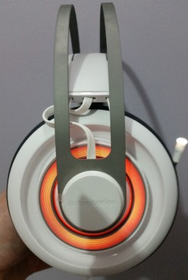 Le casque Siberia 650 de Steel Series vue de côté