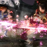 Dead or Alive 5 Last Round Naotora donne un coup de pied avec des pétales de cerisier