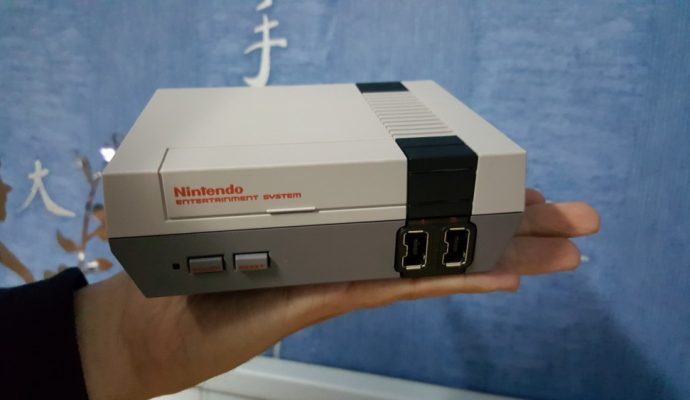 NES Mini avant