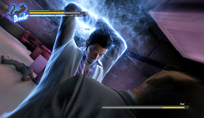 Yakuza Kiwami Kiryu démonte un ennemi