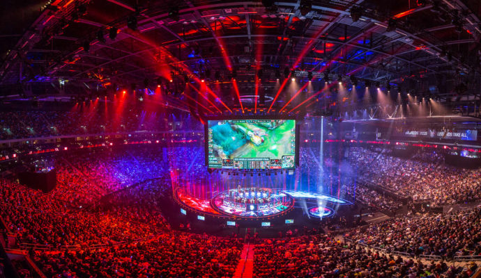 eSport Mercedes Benz Arena grand stade pour une compétition de League of Legends