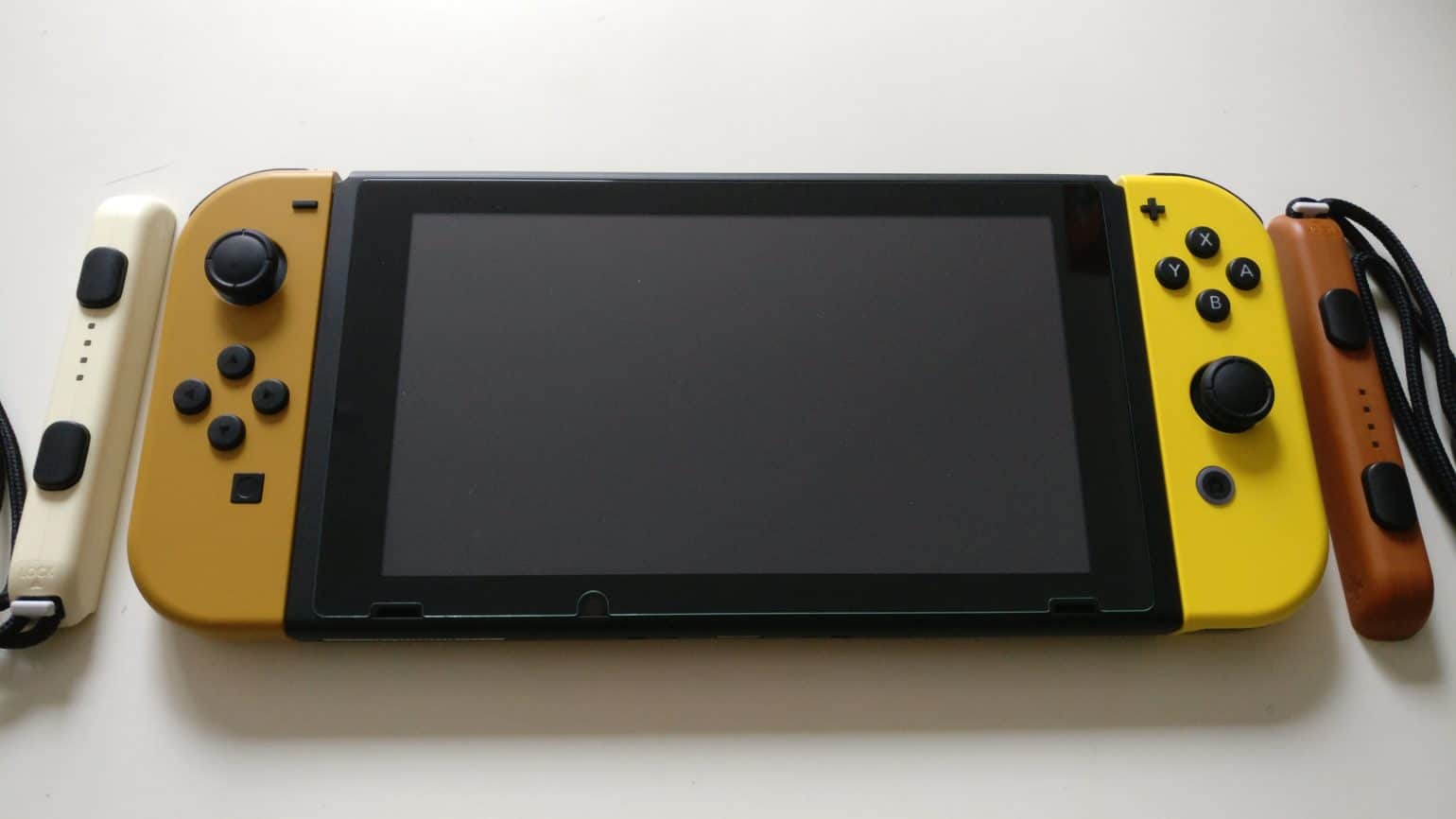 Nintendo Switch Edition Pikachu et Evoli - console assemblée