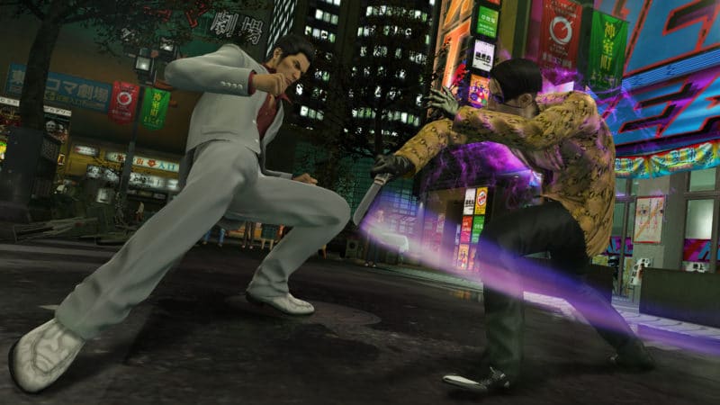 Yakuza Kiwami : Kazuma Kiryu esquive un coup de couteau porté par Majima Mad Dog