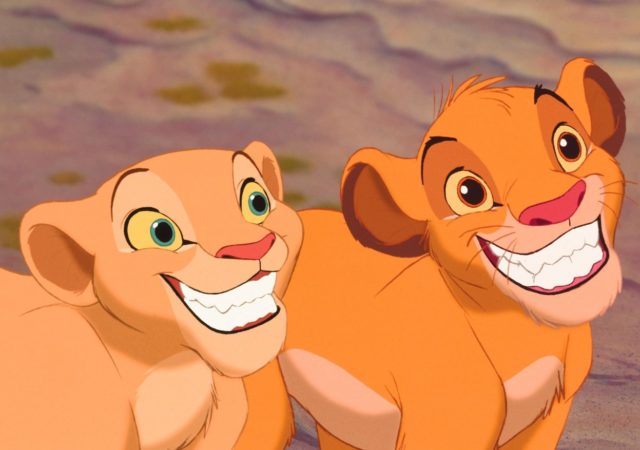 le roi lion Nala et Simba heureux de retrouver leurs aventures une fois de plus sur grand écran !