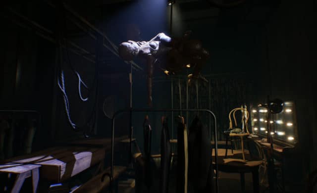 layers of fear 2 mannequins supsendus